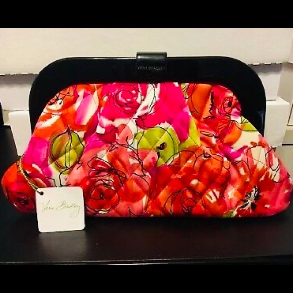 Vera Bradley Handbags - NWT! Vera Bradley Millie in Vintage Rose print